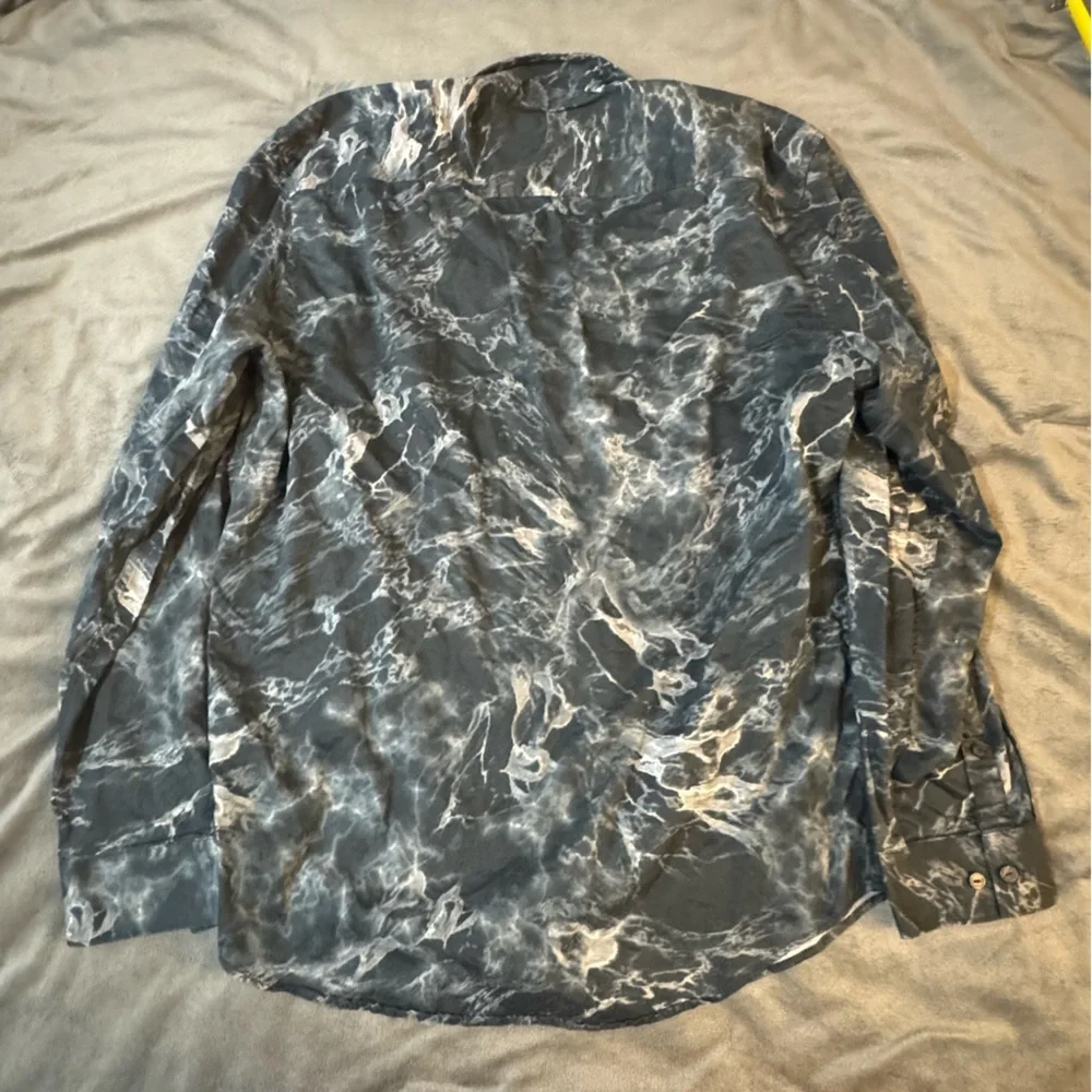 Calvin Klein Gray Casual Button Down Shirt

#1126 - Picture 6 of 6